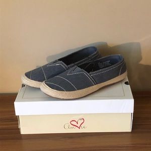 😍 BLOW OUT FINAL SALE! MIA AMORE Memory Foam Denim SZ 8 NEW IN BOX 🎁